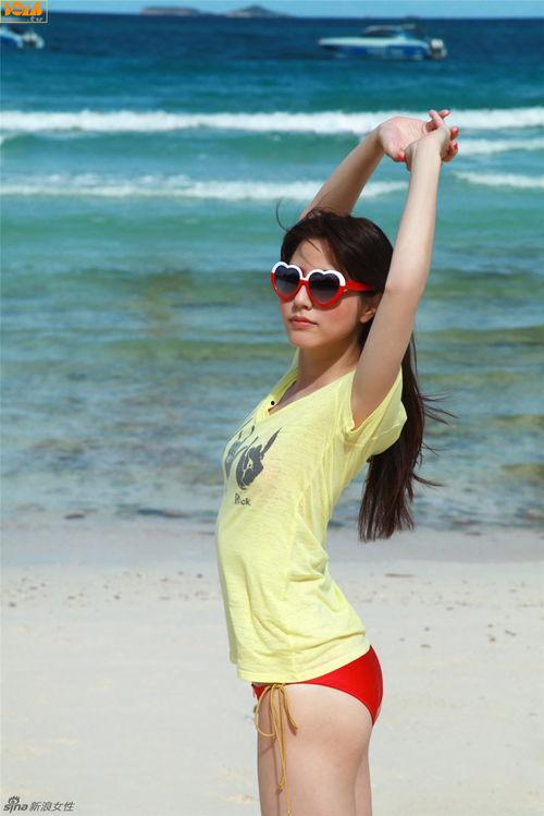 日韩美女海边写真集视频